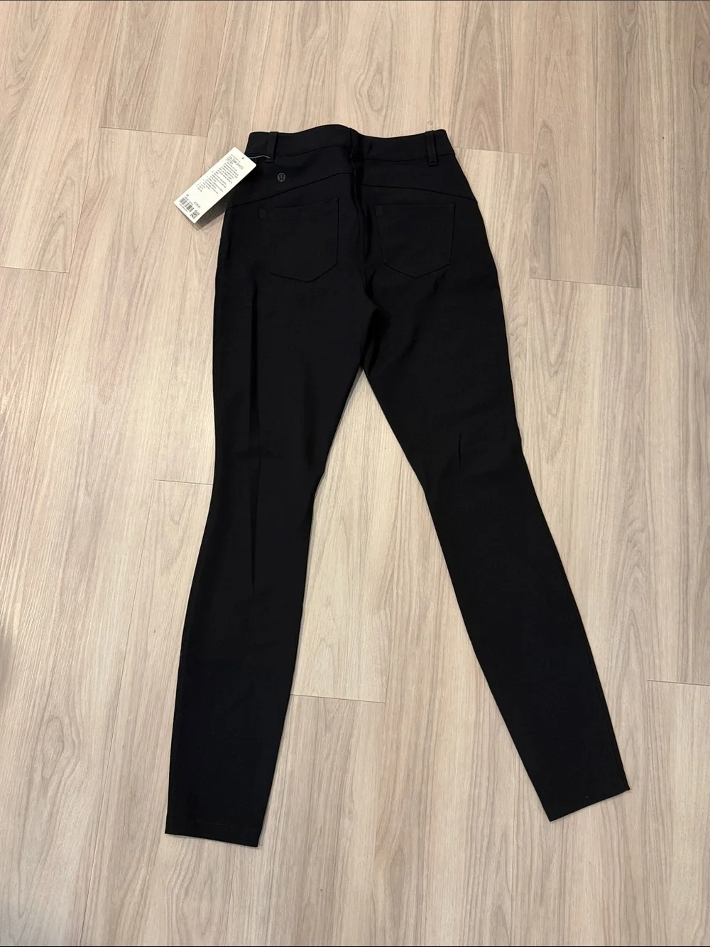 Uniqlo Women's Skinny Jeans in Black - Picture 2 of 3